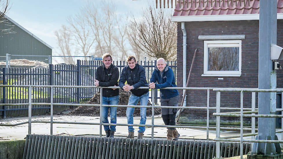 V.l.n.r. Gebiedscoördinator van It Lege Midden Gert Diever en melkveehouders Hilbrand Bouma en Jacob van der Bij.