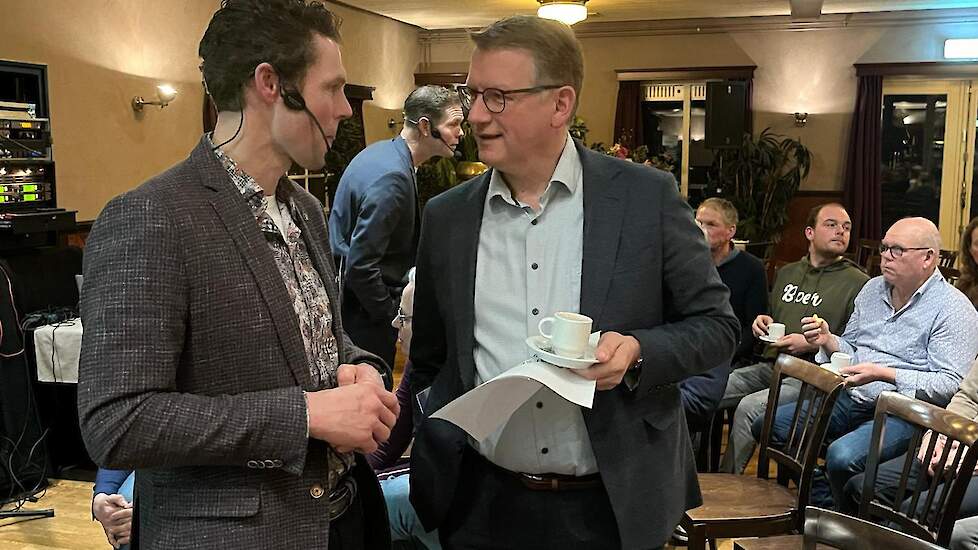 Harold Zoet (rechts) in gesprek met VK-Oost-voorman John Koeleman (links).