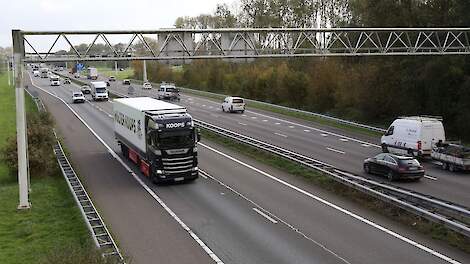 De A12, waar het nieuwe deel van de A15 op uit moet gaan komen. Archeifbeeld.