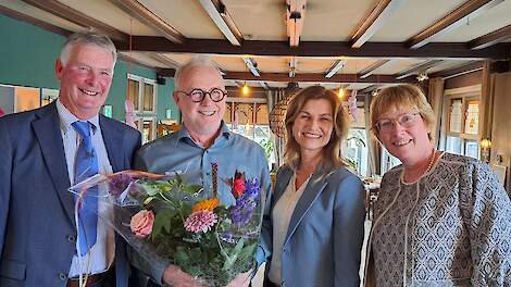 Vlnr: Wim Staal, Gerard van den Hengel, Astrid Dijkstra (secretaris) en Gerdien Boerma (penningmeester).
