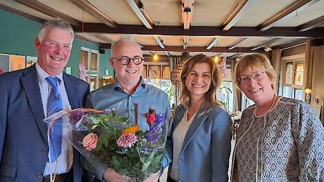 Vlnr: Wim Staal, Gerard van den Hengel, Astrid Dijkstra (secretaris) en Gerdien Boerma (penningmeester).