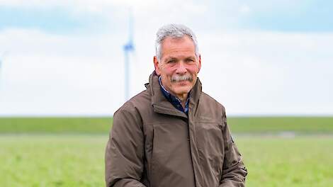Harald Simmelink werkt volgens vier principes: zo min mogelijk roeren in de grond, de bodem bedekt houden, biologische diversiteit en levende wortels in de grond.