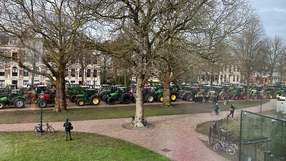 Boeren in februari bij het provinciehuis in Haarlem .