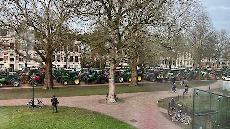 Boeren in februari bij het provinciehuis in Haarlem .
