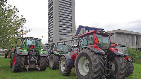 Boerenprotest bij het Brabantse provinciehuis in Den Bosch.