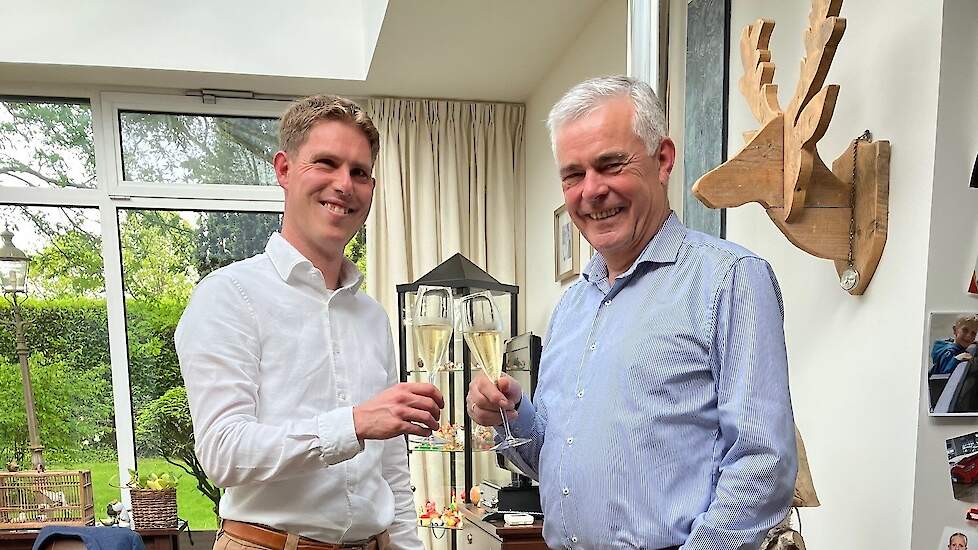 Medewerker Timmy Barten (links) heeft stalinrichter Komptech Sambeek BV overgenomen van Ernest Bloemen.