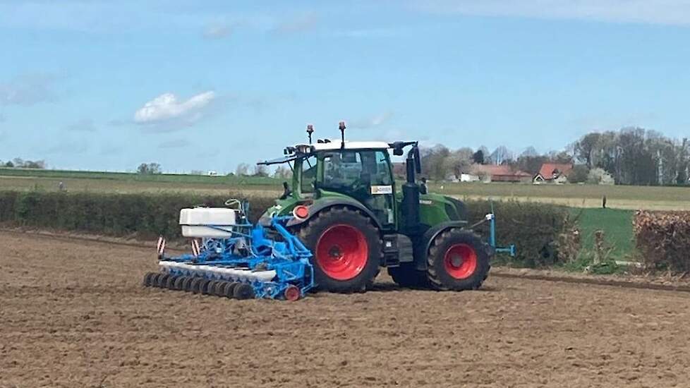 Loonbedrijf Vaessen hoeft nog 'slechts' 20 hectare bieten te zaaien.