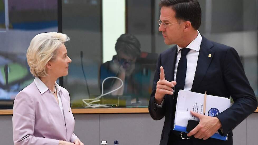 Mark Rutte hier in een onderonsje met Ursula von der Leyen, voorzitter van de Europese Commissie.