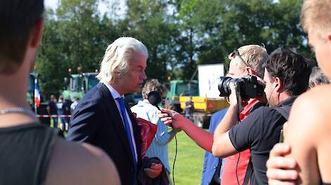 Geert Wilders tussen de boeren, in 2022 tijdens het boerenprotest in Stroe.