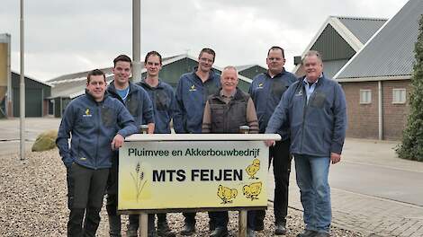 Op de foto (v.l.n.r.): Stephan Feijen, medewerkers Michel Otten, Kim Bodenstaff, Cris Schaap en Bert Naber, Marco Feijen en Erik Jan Feijen.