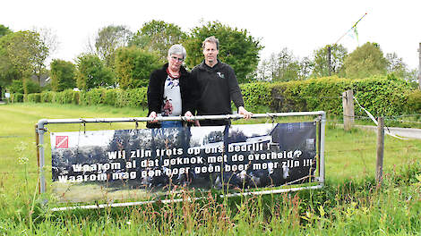 Jan en Maria Derks zagen door de regelgeving geen toekomst meer voor hun kleinschalige melkveebedrijf. Inmiddels is dat totaal anders, nu beide zoons het bedrijf willen voortzetten.