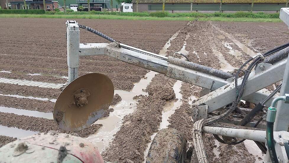 Het water zo snel mogelijk van het land krijgen.