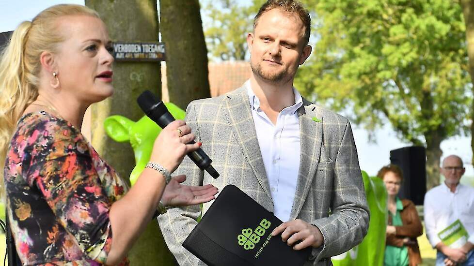 Jessika van Leeuwen en Sander Smit tijdens het officiële startschot voor de campagne van BBB voor de Europese verkiezingen in Bornerbroek op 11 mei.