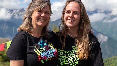 Moeder en dochter, Mariëlle en Iris Hoogerbrugge dinsdag na de BIG Challenge motivatiebijeenkomst op de Alp