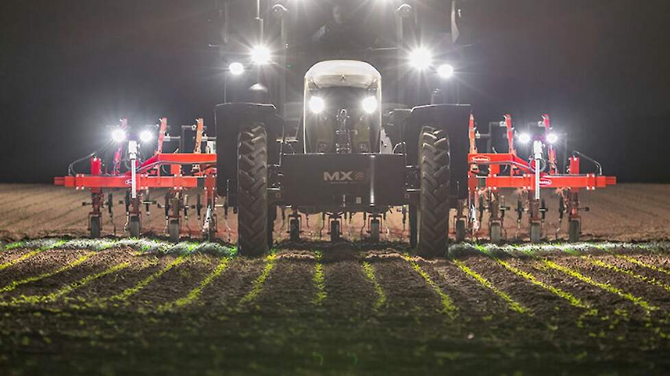 Er is 2.250.000 euro beschikbaar voor investeringen in werktuigen waarmee een agrariër ziekten, plagen en/of onkruiden op niet-chemische wijze kan bestrijden.