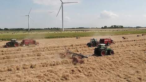 Fendt met Freeman 1592 grootpakpers graszaad hooi persen