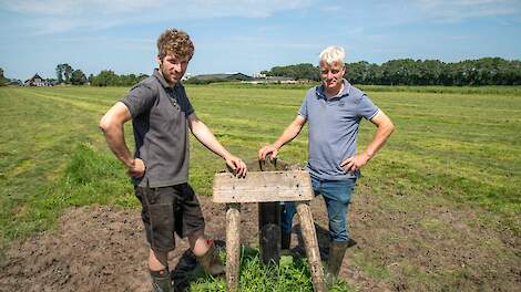 Bij melkveehouders Erik en Anno Witteveen is onderwaterdrainage aangelegd voor de proef.