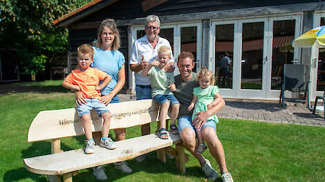 Familie Huijbregts nam in juli de prijs ‘Leukste boerderijcamping van Nederland’ in ontvangst.