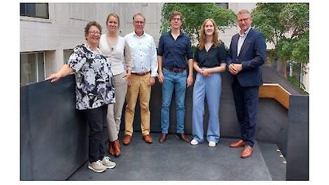 De aangestelde accountmanagers zijn Sharon Groenwold (2e van links), Hans Jolink (3e van links) en Florette Reijman (2e van rechts). Er is nog een vacature voor de Betuwe.