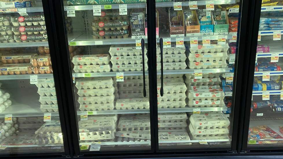 Het eierschap in een Amerikaanse supermarkt in Californië. Consumenten in de Verenigde Staten worden opnieuw geconfronteerd met torenhoge prijzen voor tafeleieren, als gevolg van de vele vogelgriepuitbraken in het land.