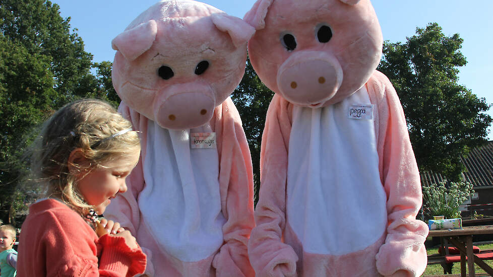 Kinderen waren enthousiast tijdens het Weekend van het Varken bij de familie Leeijen.