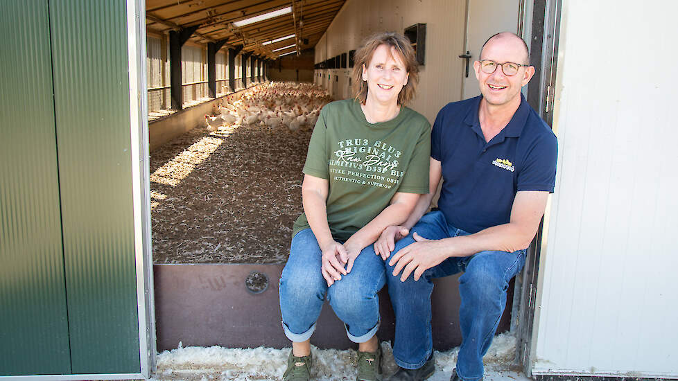 Martin Nijkamp en zijn vrouw Paula bouwden uitlopen aan al hun vijf vleeskuikenstallen.