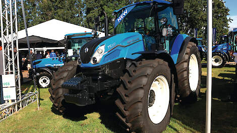 New Holland kwam met een nieuwe versie van de T5 naar de beurs. De T5.100 Dual Command maakt deel uit van een serie van vijf trekkers tussen 80 en 120 pk. De trekkers hebben een tweetraps powershift, in een 24V/24A transmissie, met kruip uit te breiden to
