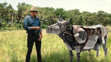 De roestvrijstalen koe Margaret, de mascotte van Those Vegan Cowboys.