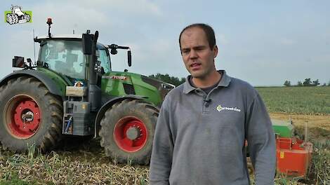 Fendt 728 en Holaras-uienrooicombinatie loonbedrijf Cerfontaine