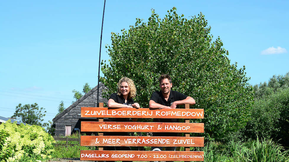 Zelfzuivelaars Arjan en Mariella van den Brink: „We vertellen graag over wat we doen om de kloof tussen de boer en de burger te verkleinen.”