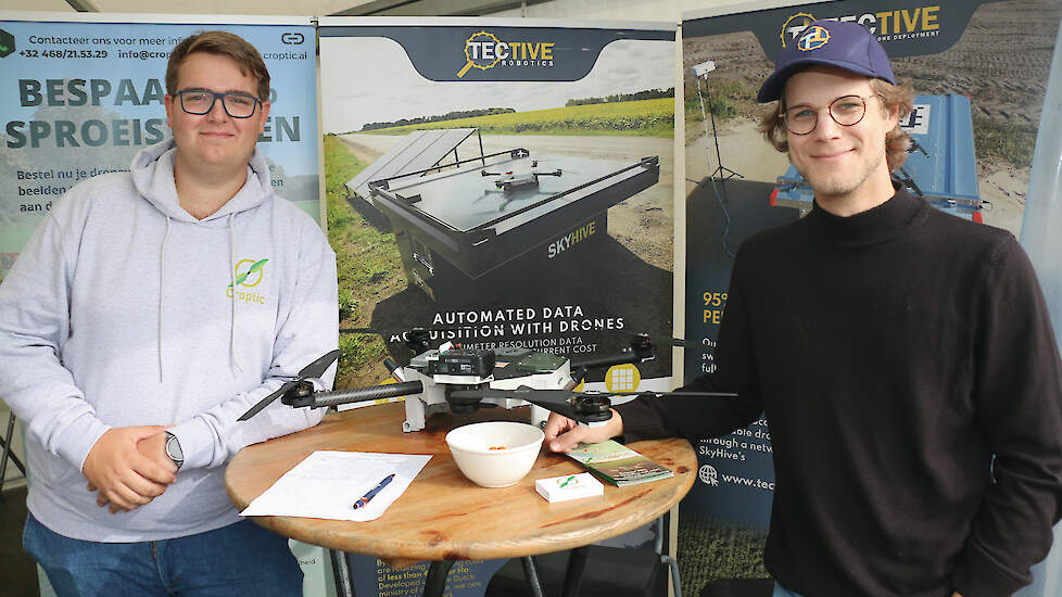 Lander Pauwels Malengier, oprichter van dronedatabedrijf Croptic (links) en Jeroen Zwanepol van Tectic Robotics (rechts).