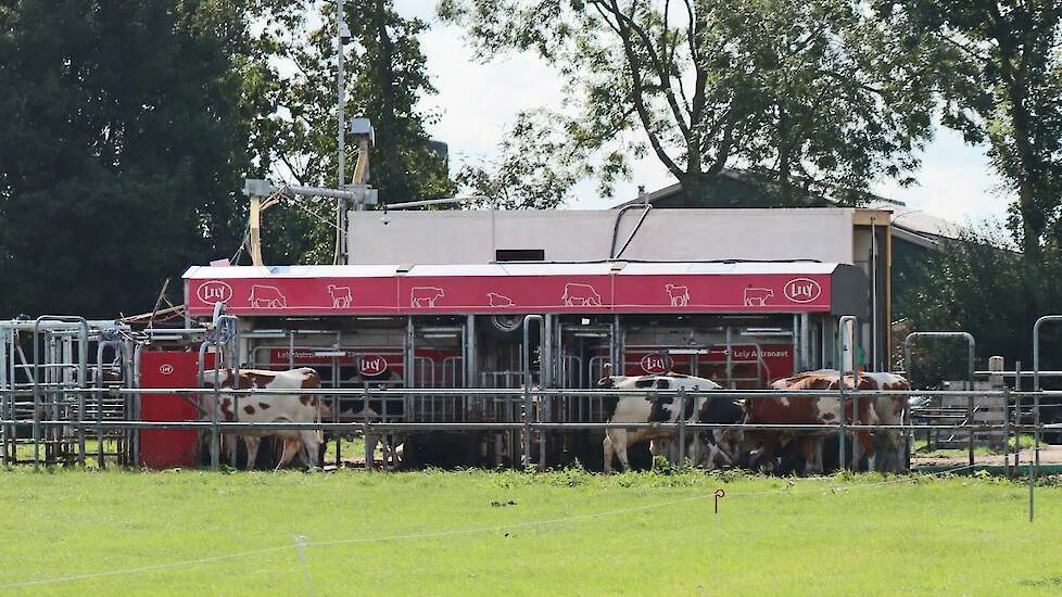 Mobiele melkrobot in de wei