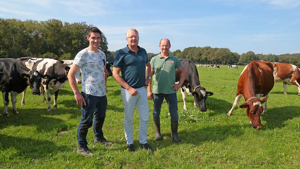 Rik Hoogenberg startte zijn initiatief in 2021. De Twentse ondernemer wordt hier geflankeerd door melkveehouders Gijs Schutte en Jan Scholten Linde, die als klankbord fungeerden.