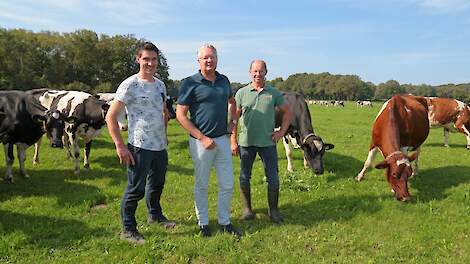 Rik Hoogenberg startte zijn initiatief in 2021. De Twentse ondernemer wordt hier geflankeerd door melkveehouders Gijs Schutte en Jan Scholten Linde, die als klankbord fungeerden.