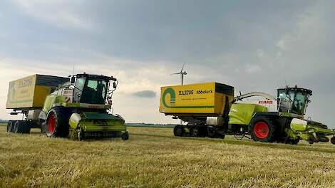 Grasrogerij Hartog bezig met de grasoogst, in de zomer van 2024.