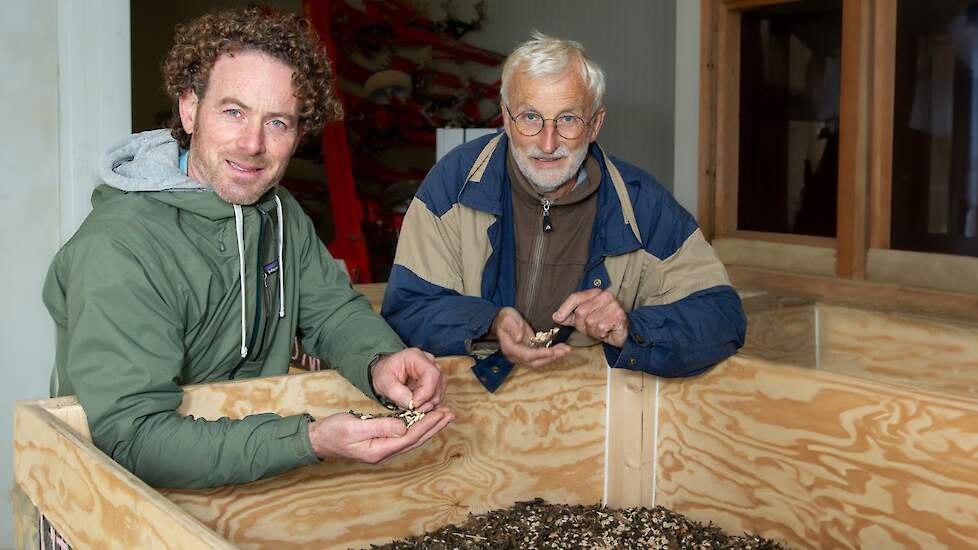 Bram van der Hulst (links) en Jaap Melgers runnen een biologisch akkerbouwbedrijf.