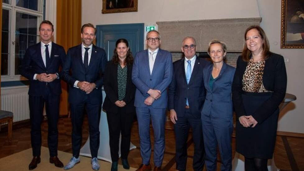 V.l.n.r. Jo Brouns, Hugo de Jonge, Wilma Dirken, Mathias Diependaele, Wilfried Nielen, Annick de Ridder en Saskia Boelema.