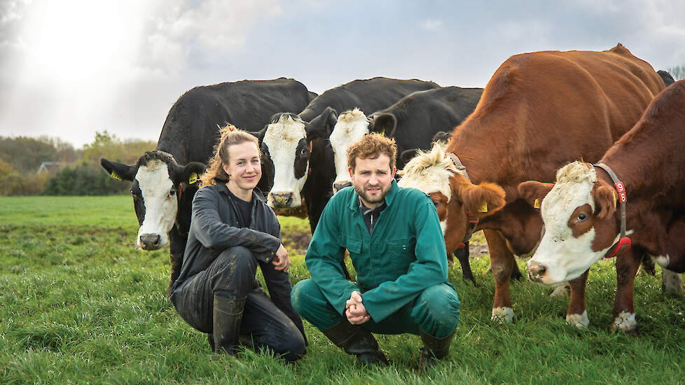 Renée (links) en Rogier Kaatee: „Het stoort ons dat Natuurmonumenten op de stoel van de ondernemer gaat zitten en vertelt wat wij moeten doen.”