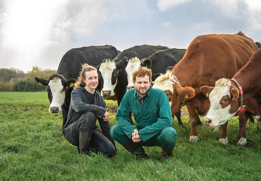 Renée (links) en Rogier Kaatee: „Het stoort ons dat Natuurmonumenten op de stoel van de ondernemer gaat zitten en vertelt wat wij moeten doen.”