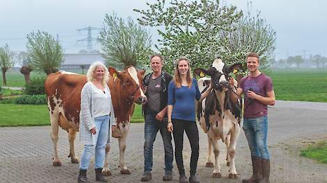 Ingrid, Jan en dochter Julia Poppe en haar vriend Roy Diepman, met Fienchen 1569, moeder van Freestyle, en Wilder K41, moeder van Kayne.