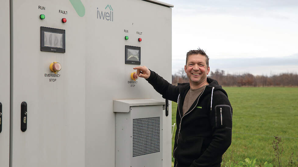 Herbert Stamsnijder uit Enter heeft geen werk van zijn stroomhandel. De slimme batterij doet dat voor hem.