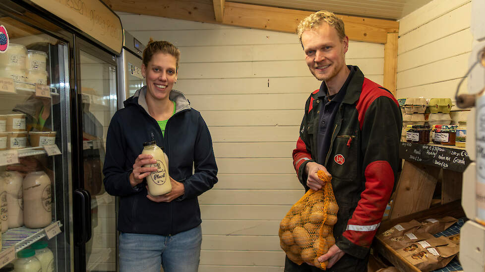 Het bedrijf staat aan een doorgaande weg en dat werkt de verkoop van eigen producten in de hand.