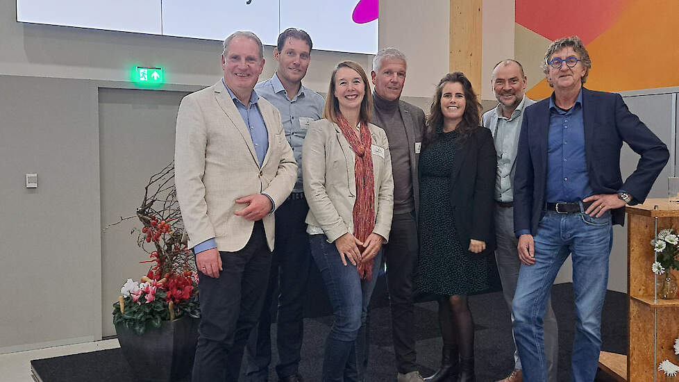 Het bestuur van Seed Valley. V.l.n.r. Jan Willem Griep, Rick van Soeren, Allison Thomas, Pieter Gabriels, programmamanager Delia Bakker, Han Botterhuis en voorzitter Jeroen de Haas