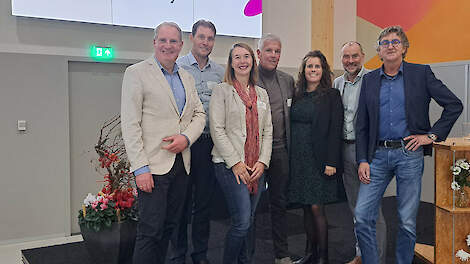 Het bestuur van Seed Valley. V.l.n.r. Jan Willem Griep, Rick van Soeren, Allison Thomas, Pieter Gabriels, programmamanager Delia Bakker, Han Botterhuis en voorzitter Jeroen de Haas