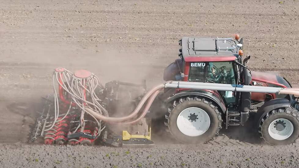 Minder grondbewerking en minder chemie met Van Koeckhovenmachine