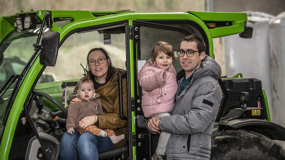 Sofie Haesen (28) en haar man Martijn Thijs (28) houden 83.500 vleeskuikens op hun bedrijf in het Vlaamse Tielt-Wingene.