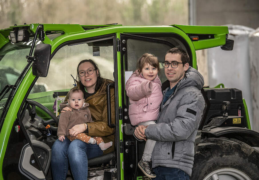 Sofie Haesen (28) en haar man Martijn Thijs (28) houden 83.500 vleeskuikens op hun bedrijf in het Vlaamse Tielt-Wingene.