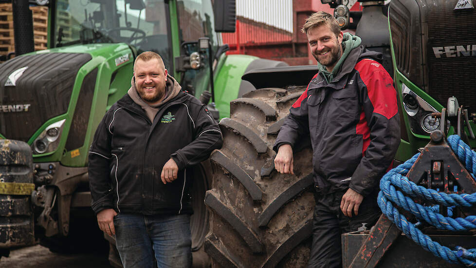 Robbert Krol en Thale Hulshof pakken akkerbouw over een groot werkgebied aan. Ze kunnen daardoor efficiëntie en gewasdiversiteit combineren. Samen met loonwerker Roelof Timmermans vormen ze Hondsrug Agro.