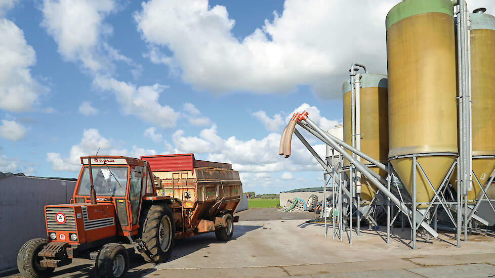 Melkveehouders die veel losse grondstoffen voeren, profiteren momenteel het meest van de lage prijs van eiwitgrondstoffen.