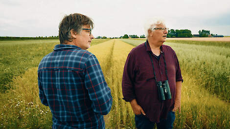 Landbouwkundig expert Sander Bernaerts en agro-ecoloog Ben Koks in een van de BAM-akkers.